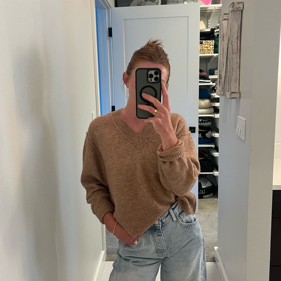 Aritzia (Wilfred Free) v-neck sweater - Picture 5 of 5
